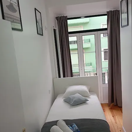 Apartamento Bernardim Ribeiro - 1ª Andar 홈스테이 *