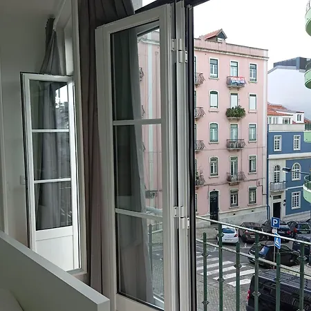 Bernardim Ribeiro - 1ª Andar Homestay Lisbon